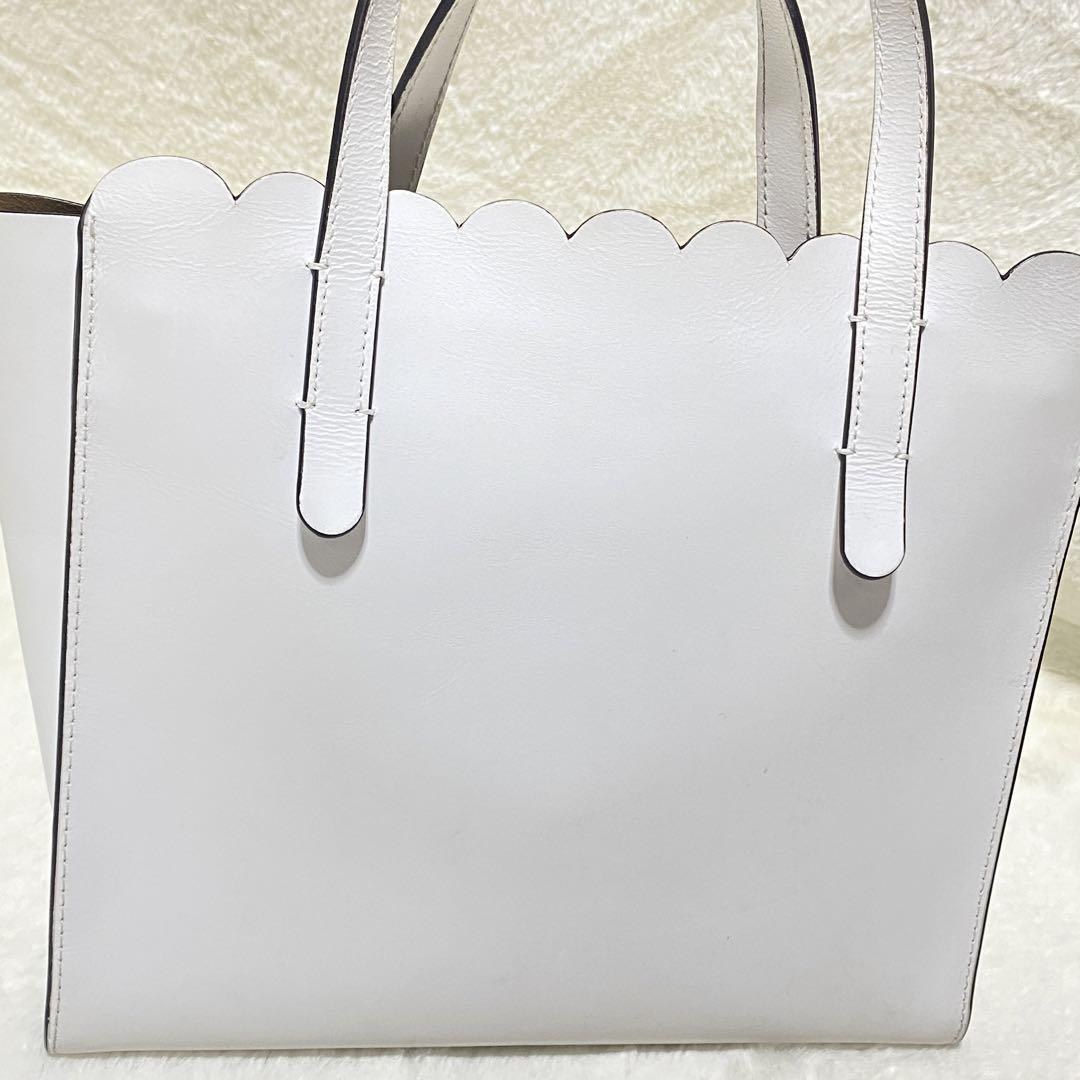 外観美品✨️フルラ サリー フラワー パンチング トートバッグ