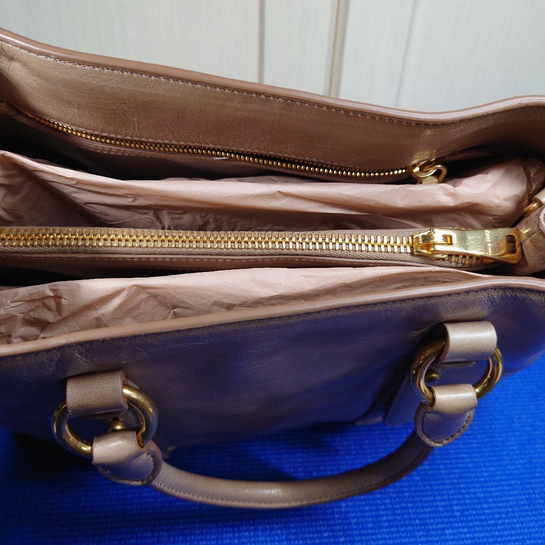miumiu2way ベージュ レザー ダブルハンドル バッグ