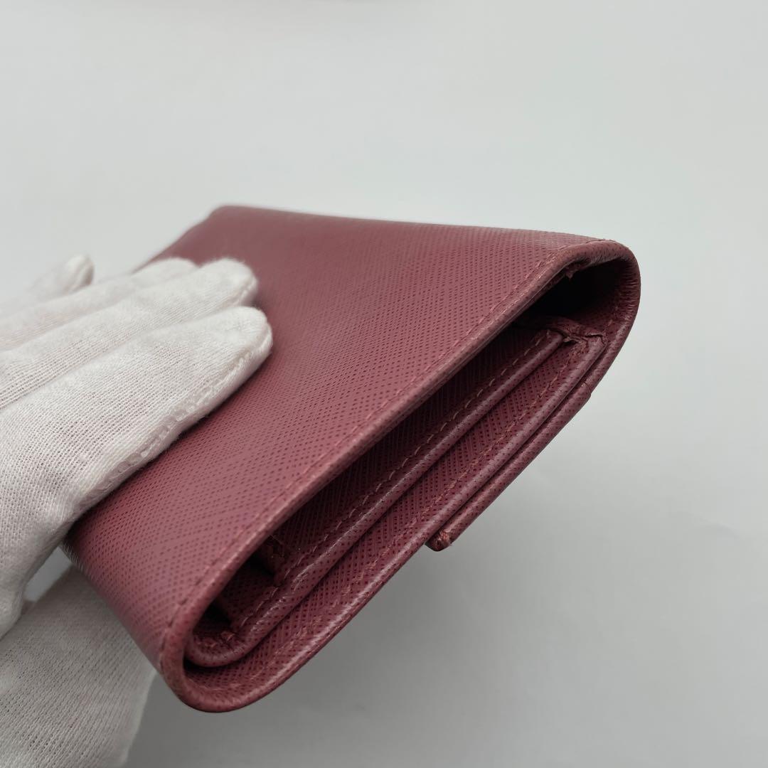 ☆新品同様☆フェラガモ☆二つ折り財布