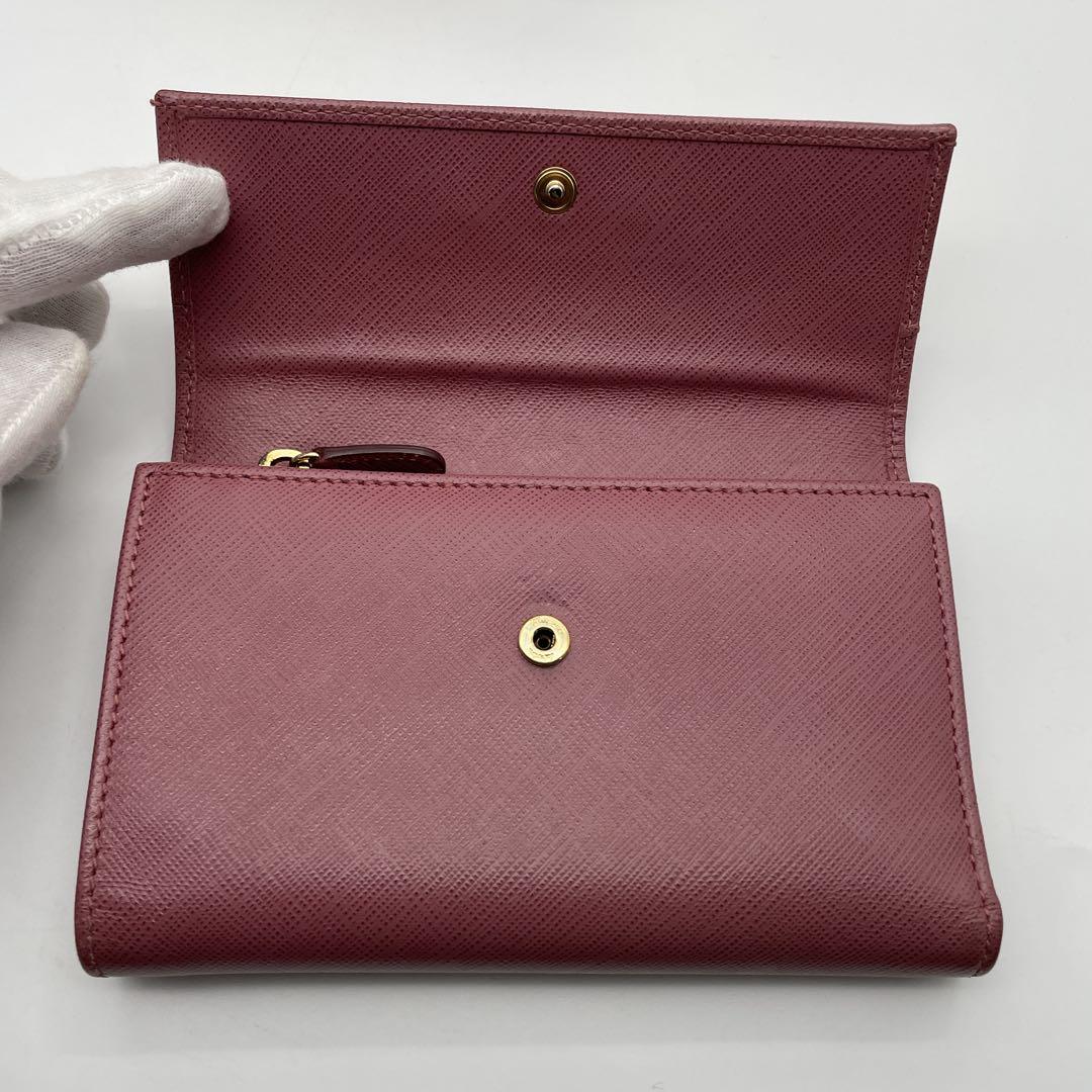 ☆新品同様☆フェラガモ☆二つ折り財布
