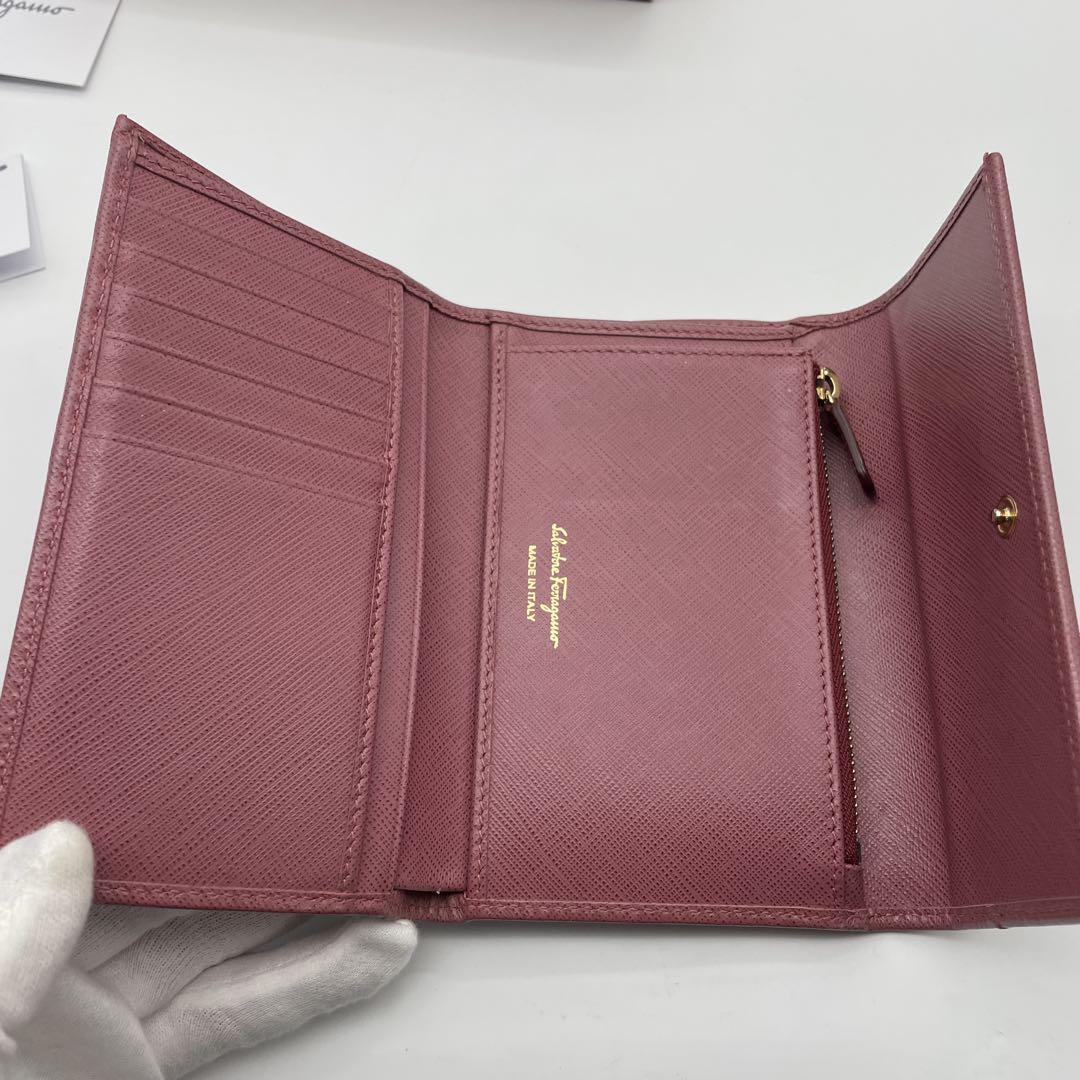 ☆新品同様☆フェラガモ☆二つ折り財布