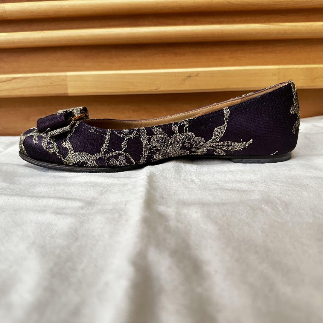 希少 FERRAGAMO ヴァラリボンレースサテンパンプス フラットシューズ