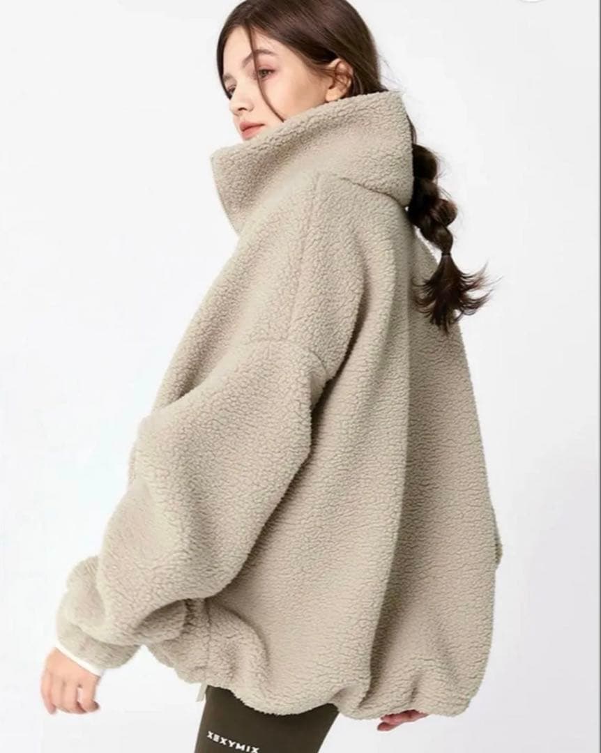 XYMIX ハイネックボアジャケット ベージュ、新品、送料無料 XYMIX ハイネックボアジャケット ベージュ、新品、送料無料