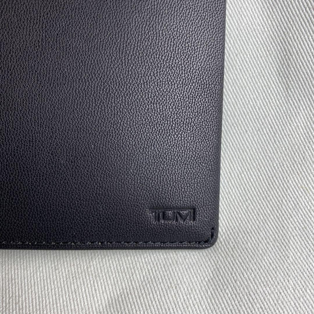 TUMI 黒革　二つ折り財布