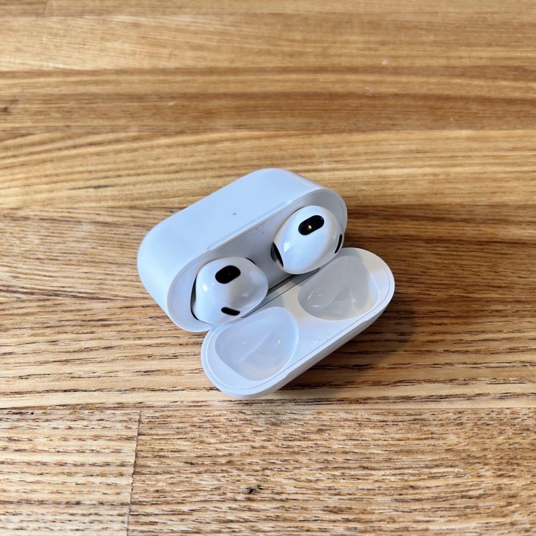 AirPods 3 本体 充電ケース付き ホワイト A2564