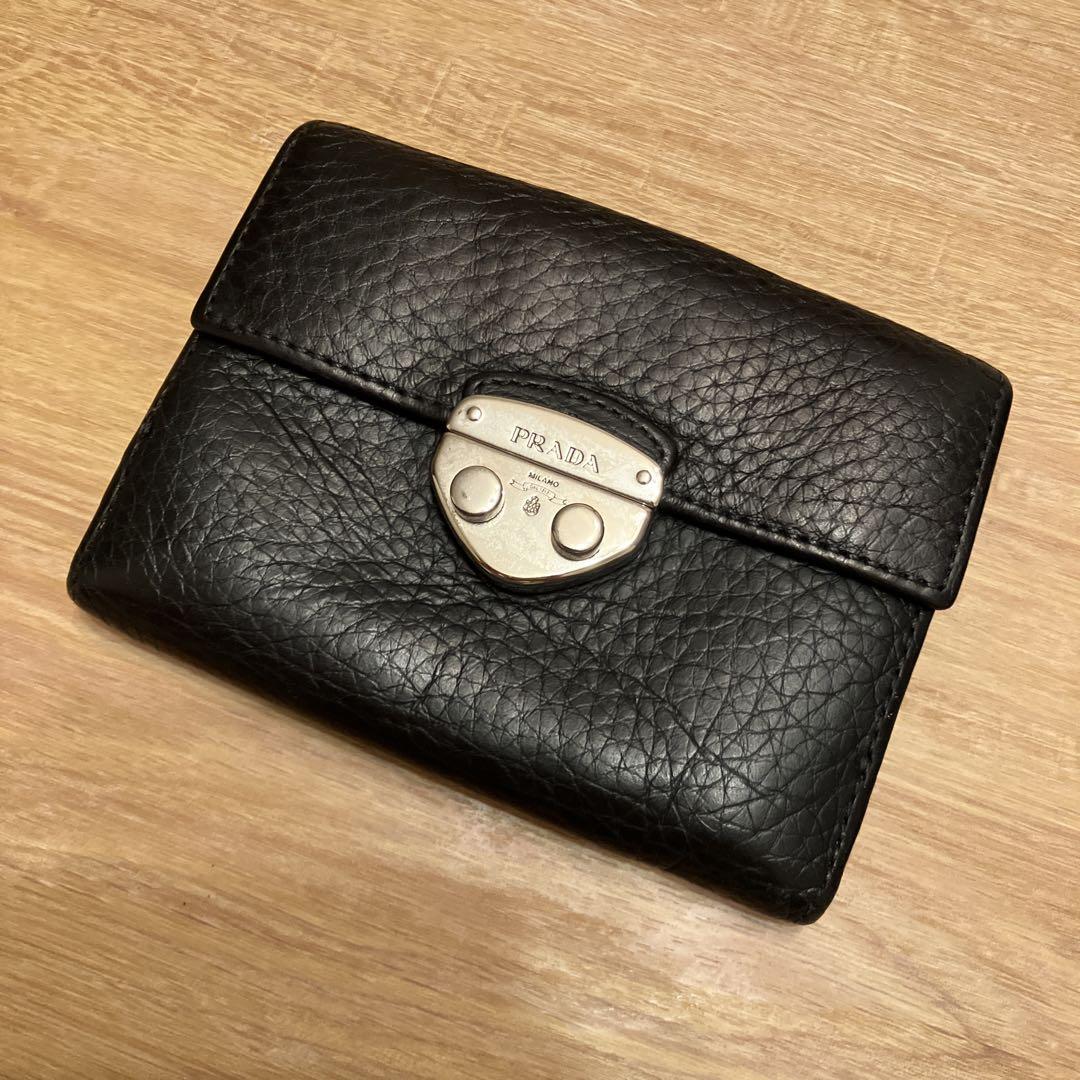 PRADA ブラックレザー折り財布 PRADA ブラックレザー 二つ折り財布