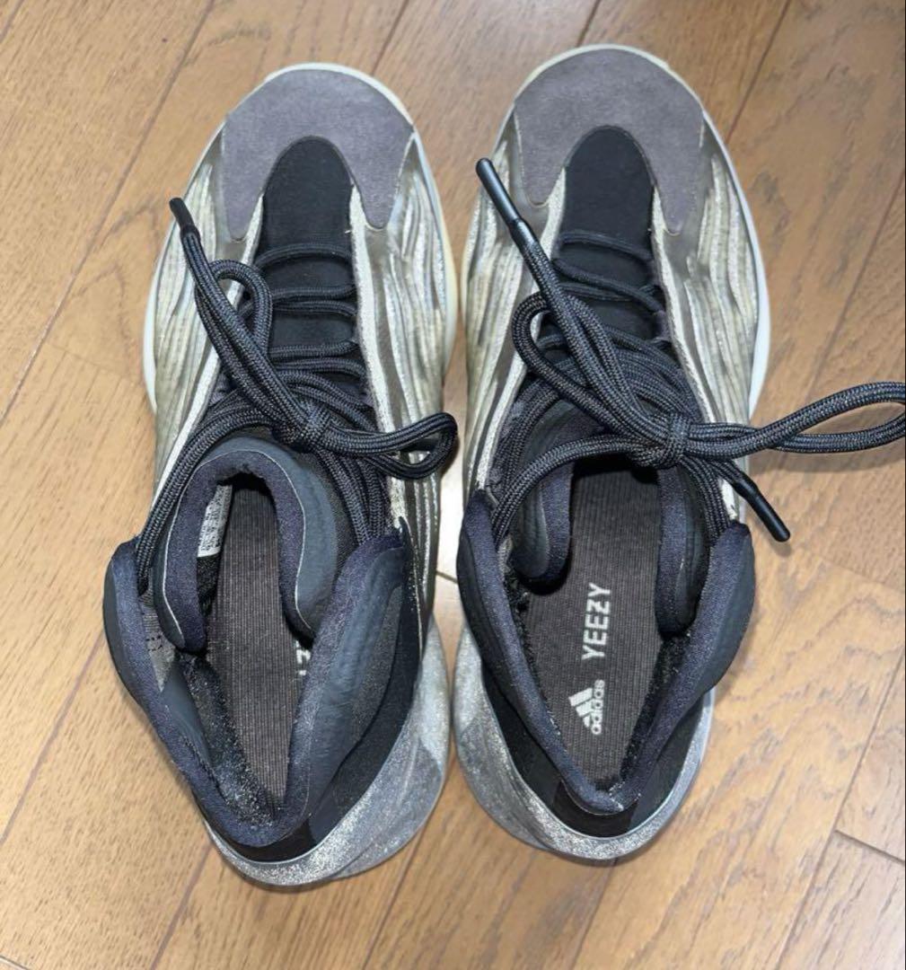 yeezy QNTM barium