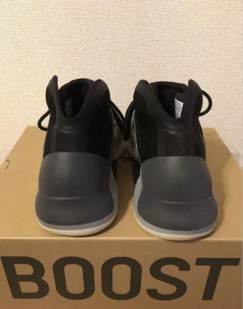 yeezy QNTM barium