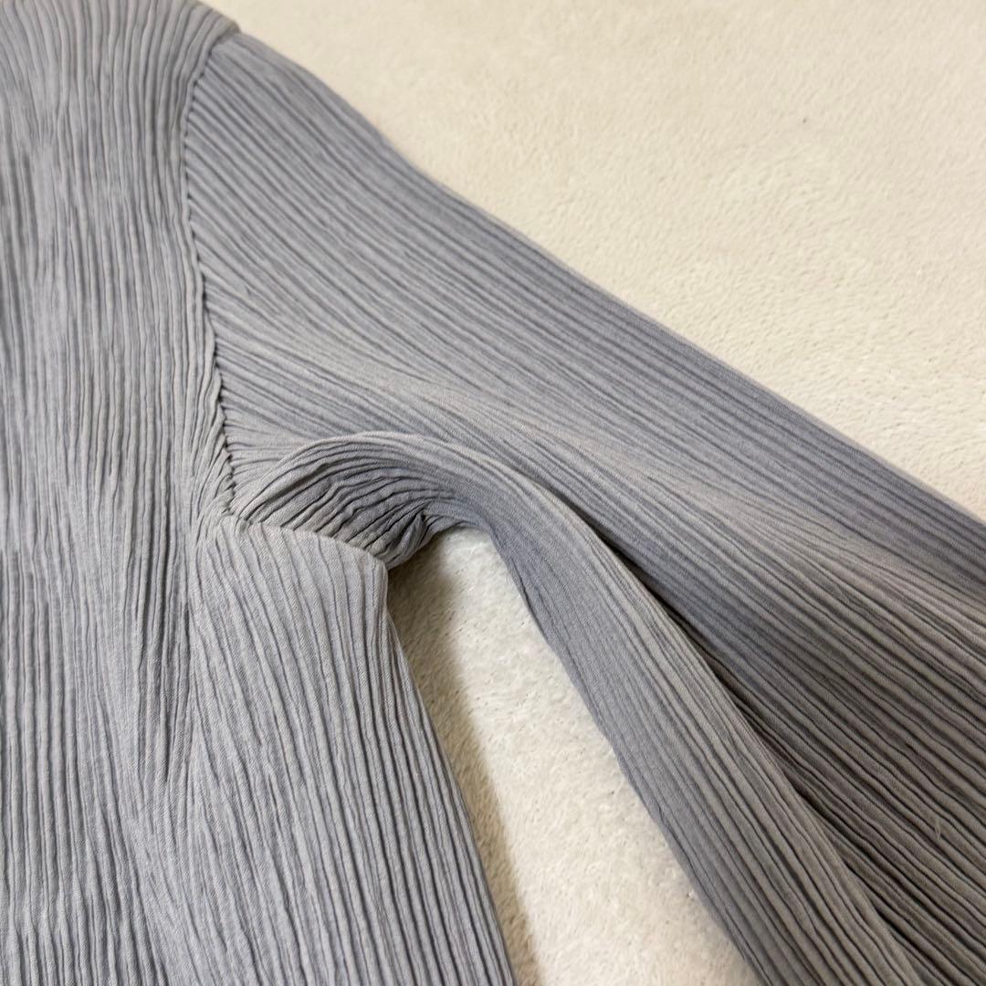 極美品✨ISSEY MIYAKE プリーツ 長袖 グレー シャツ ボタン 極美品✨ISSEY MIYAKE プリーツ 長袖 グレー シャツ ボタン