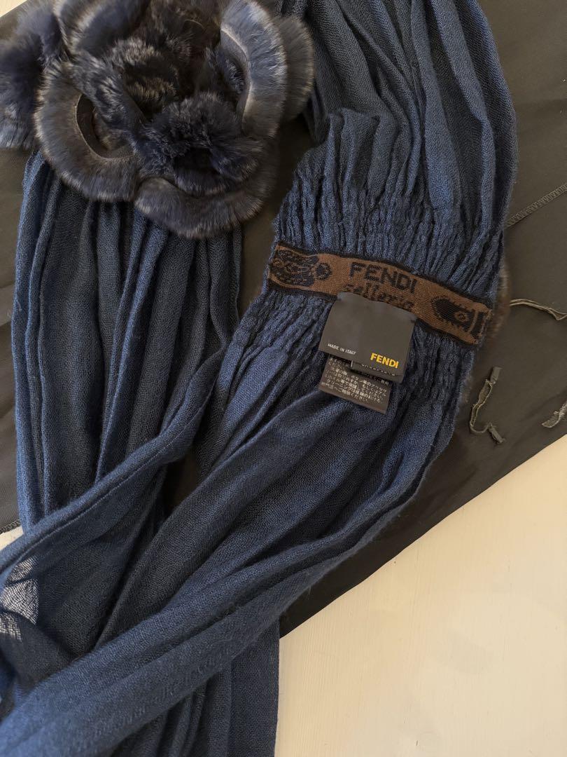 FENDI ダークブルー ファー付きスカーフ FENDI ダークブルー ファー付きスカーフ
