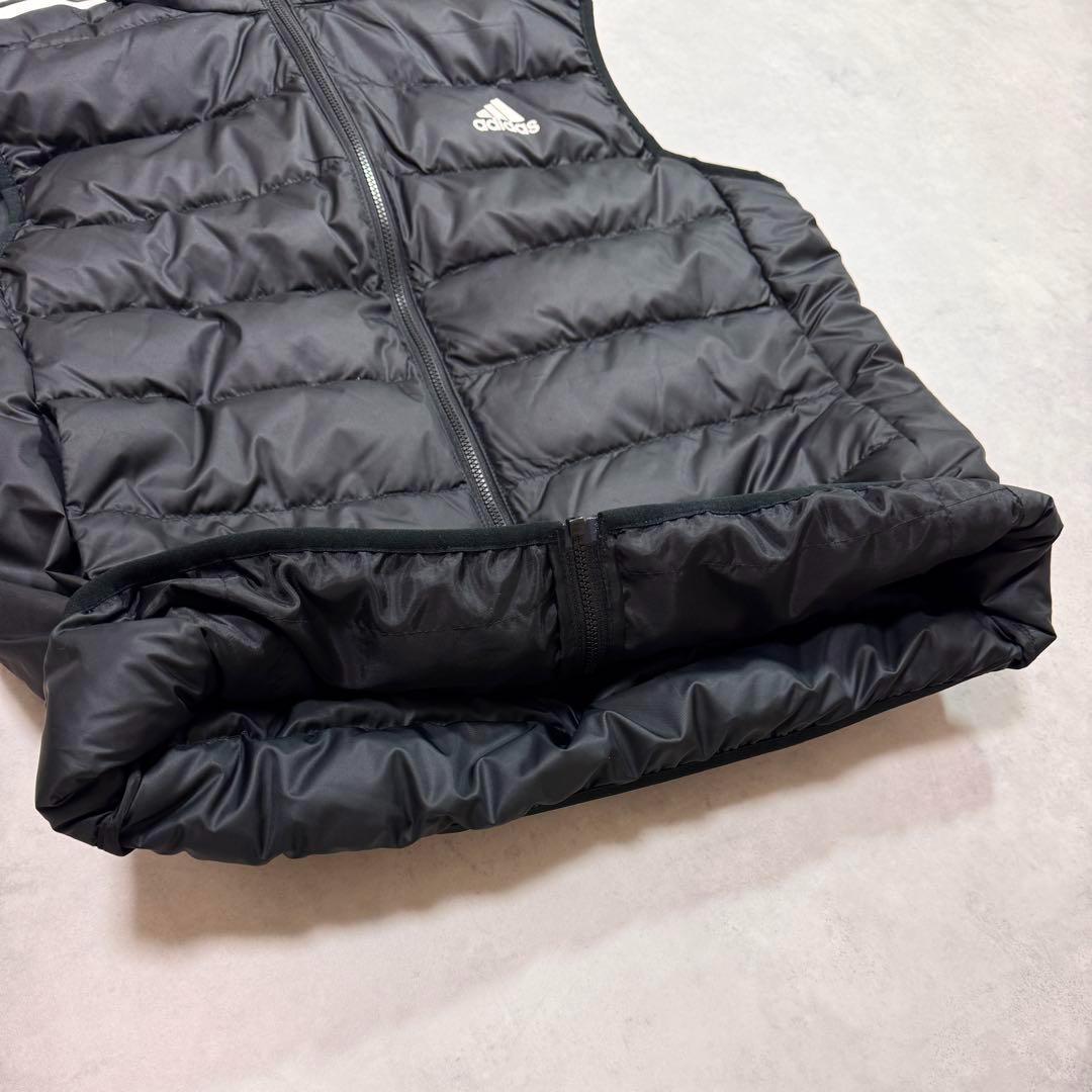 新品 Mサイズ アディダス エッセンシャルズ ダウンベスト 黒 ブラック