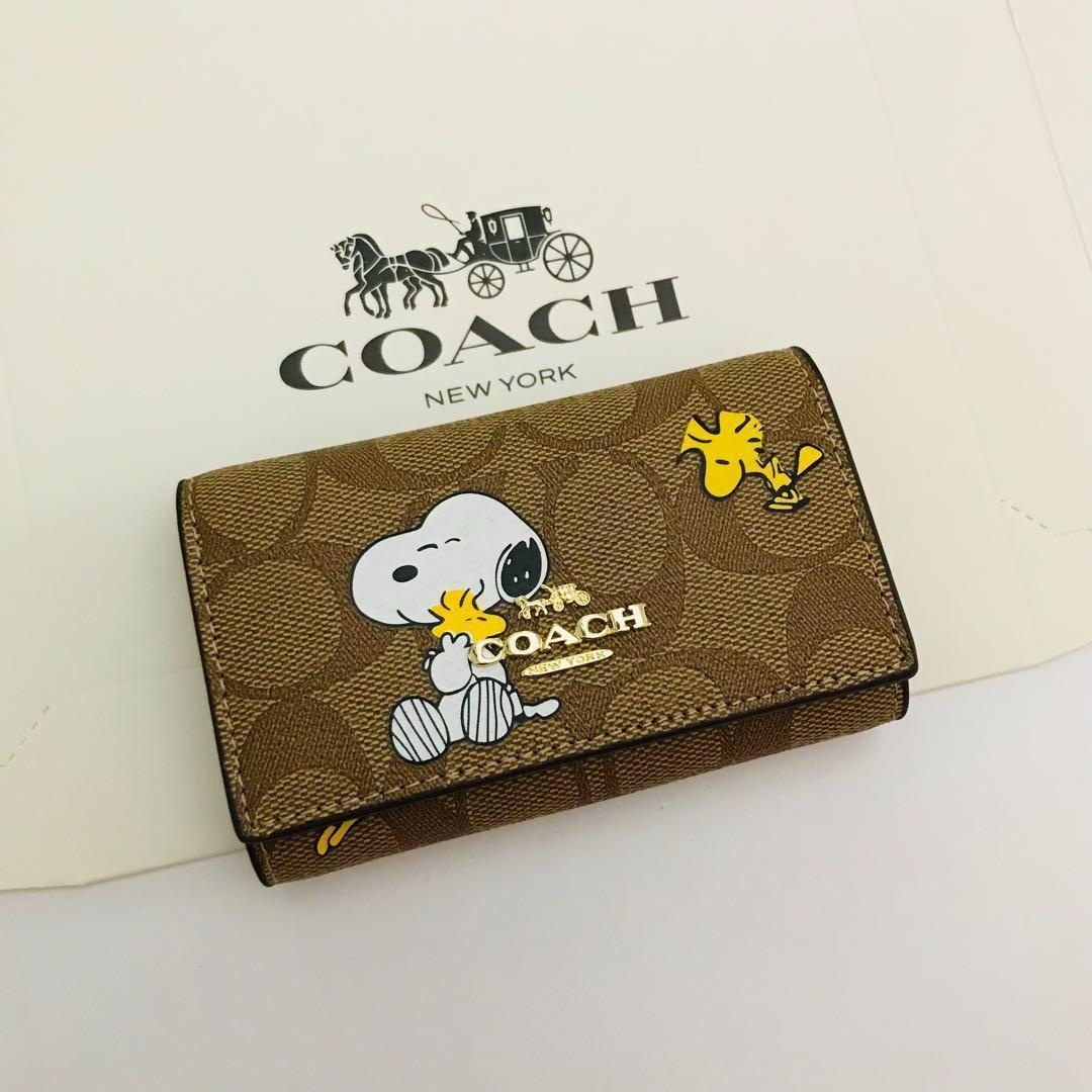 COACHコーチキーケース　レディースのスヌーピー新品キーケース　プレゼントOK