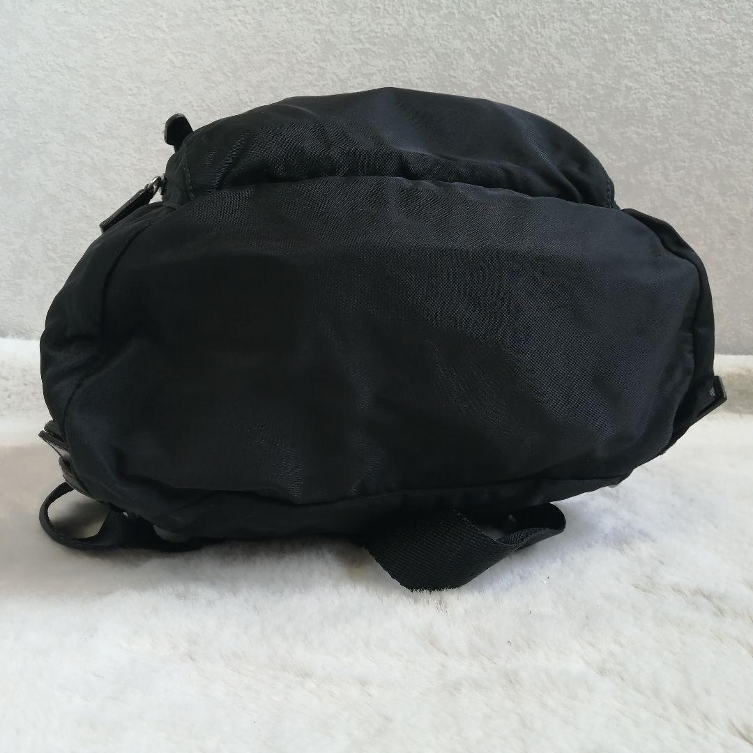 プラダ　リュック　パックパック　三角ロゴプレート　ナイロン　ブラック　レザー