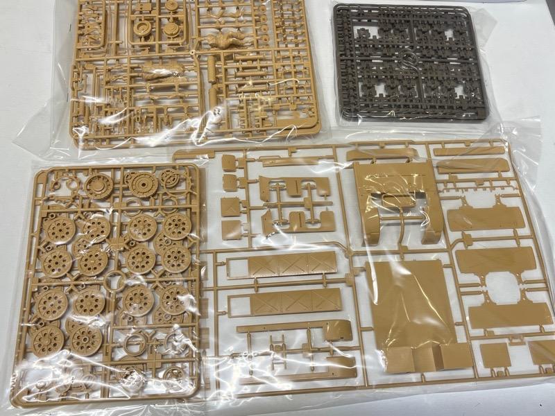 【未組立品】タミヤ 1/35 ドイツ 18トン重ハーフトラック 戦車運搬車