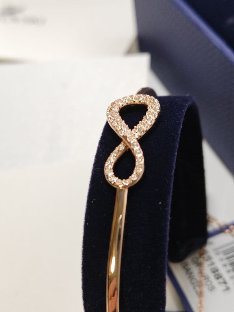 スワロフスキー Infinity バングル ローズゴールド 5518871 スワロフスキー Infinity バングル ローズゴールド 5518871