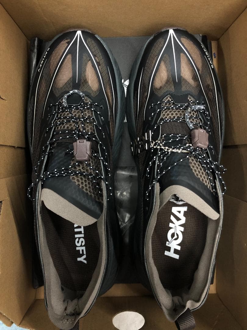 【HOKA】×【SATISFY】マファテ・スピード4 ライト黒26.5cm