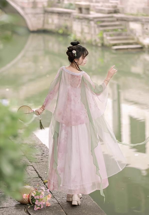 載春归 斉胸襦裙 刺繍入り 新中式 改良 仙女服 中華漢服