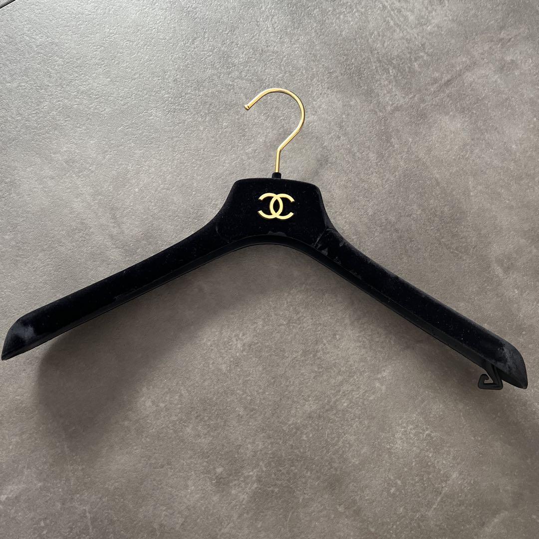 CHANEL ベロアハンガー 17本セット シャネル CHANEL シャネル ベロア ハンガー - メルカリ