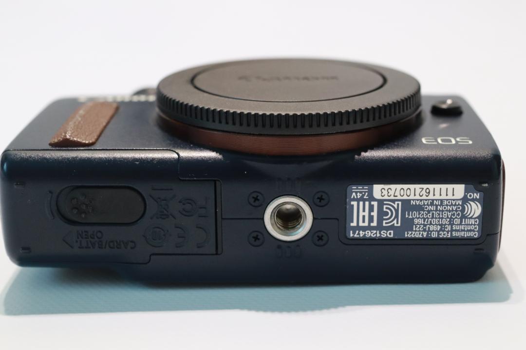 Canon EOS ミラーレスカメラ ブルー