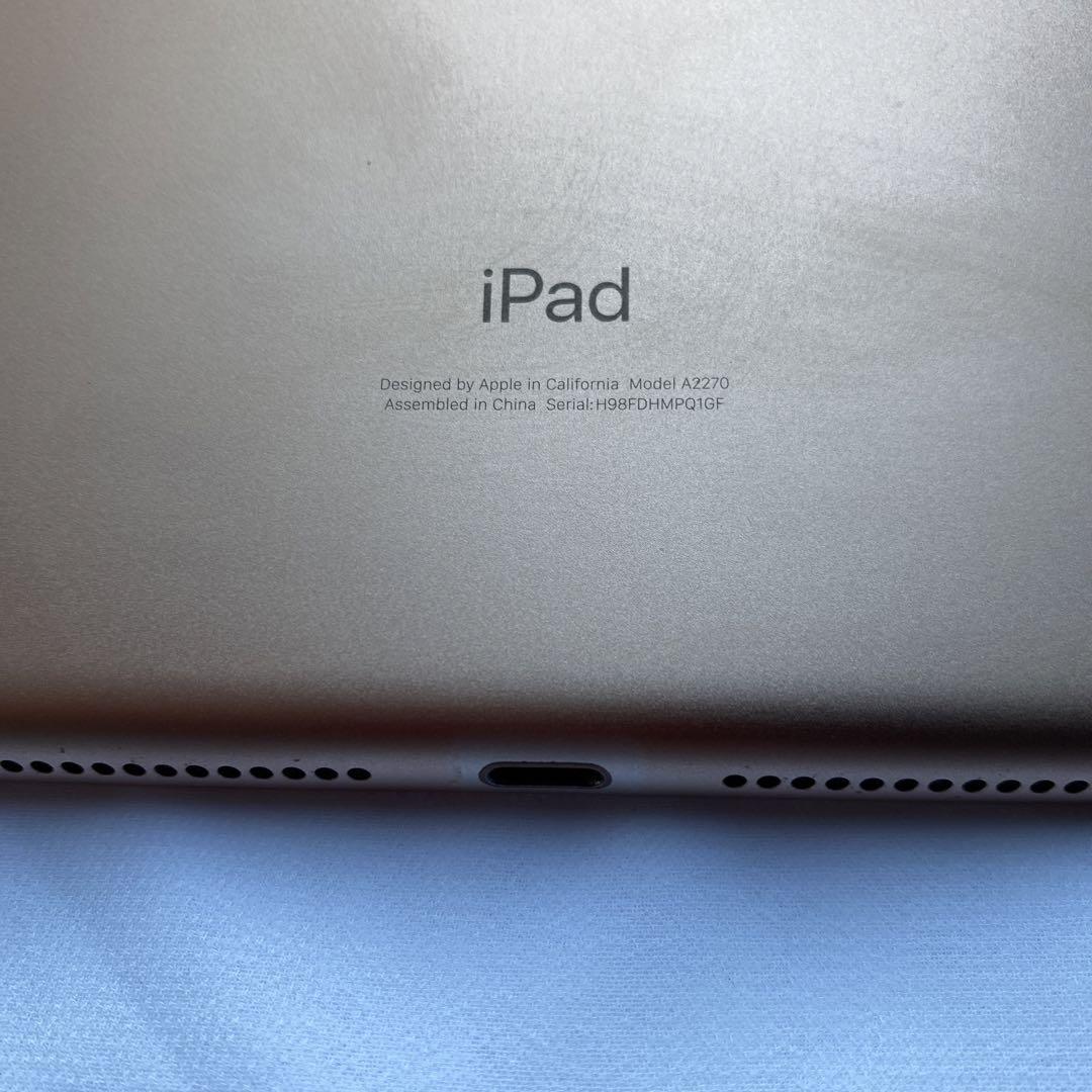 第8世代iPad / 32GB GOLD