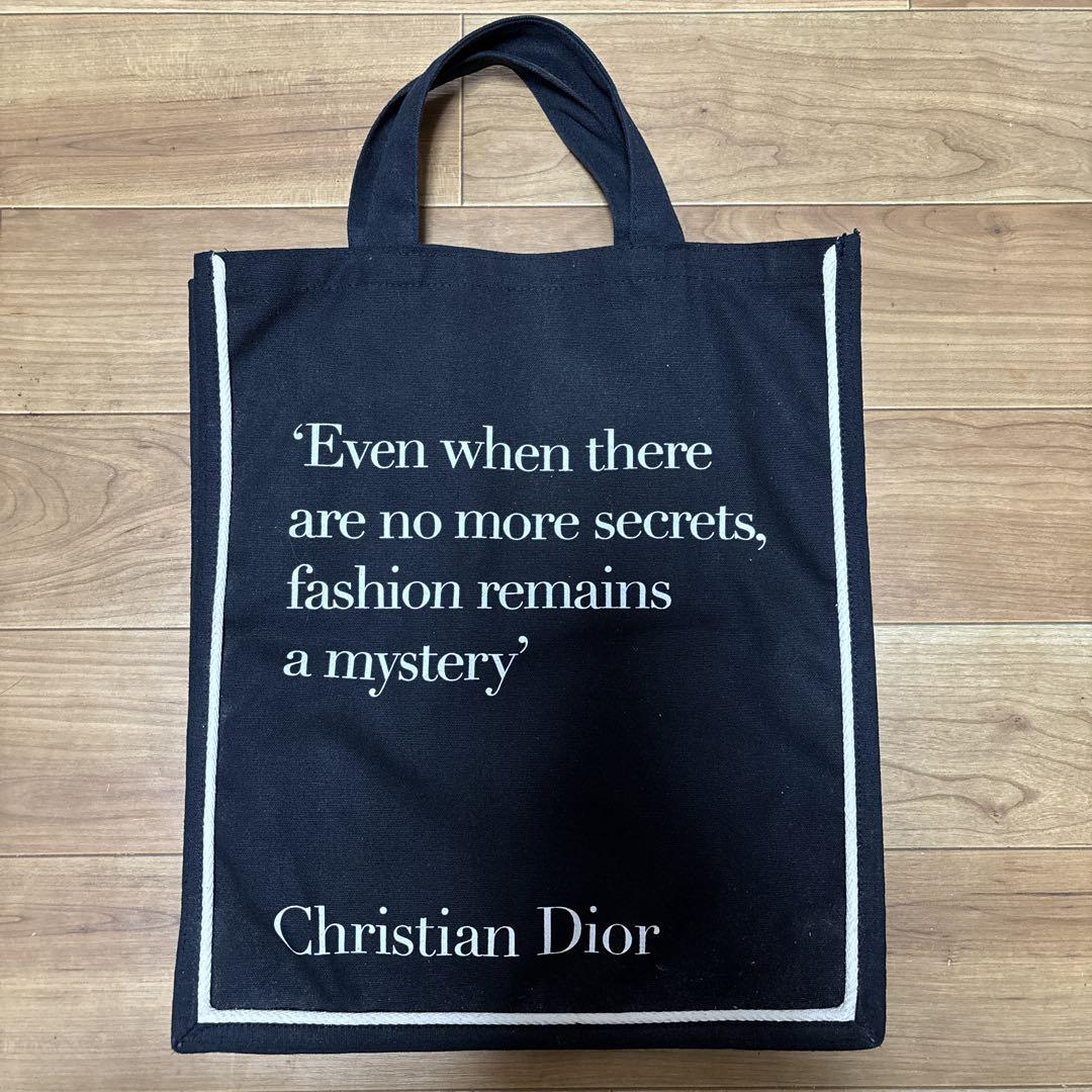 インポート・海外人気ブランド キャンバス 限定トートバッグ V&A × Dior Christian ロゴ メルカリ - バッグ