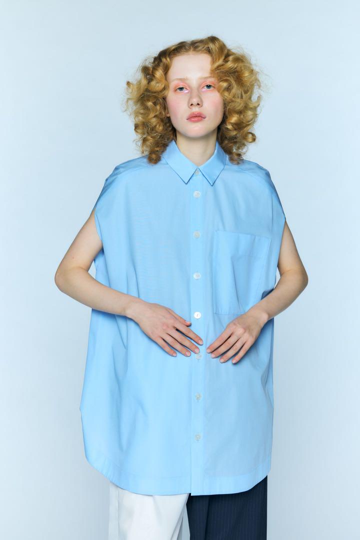 ENFOLD CIRCLE SLEEVELESS-SHIRT
