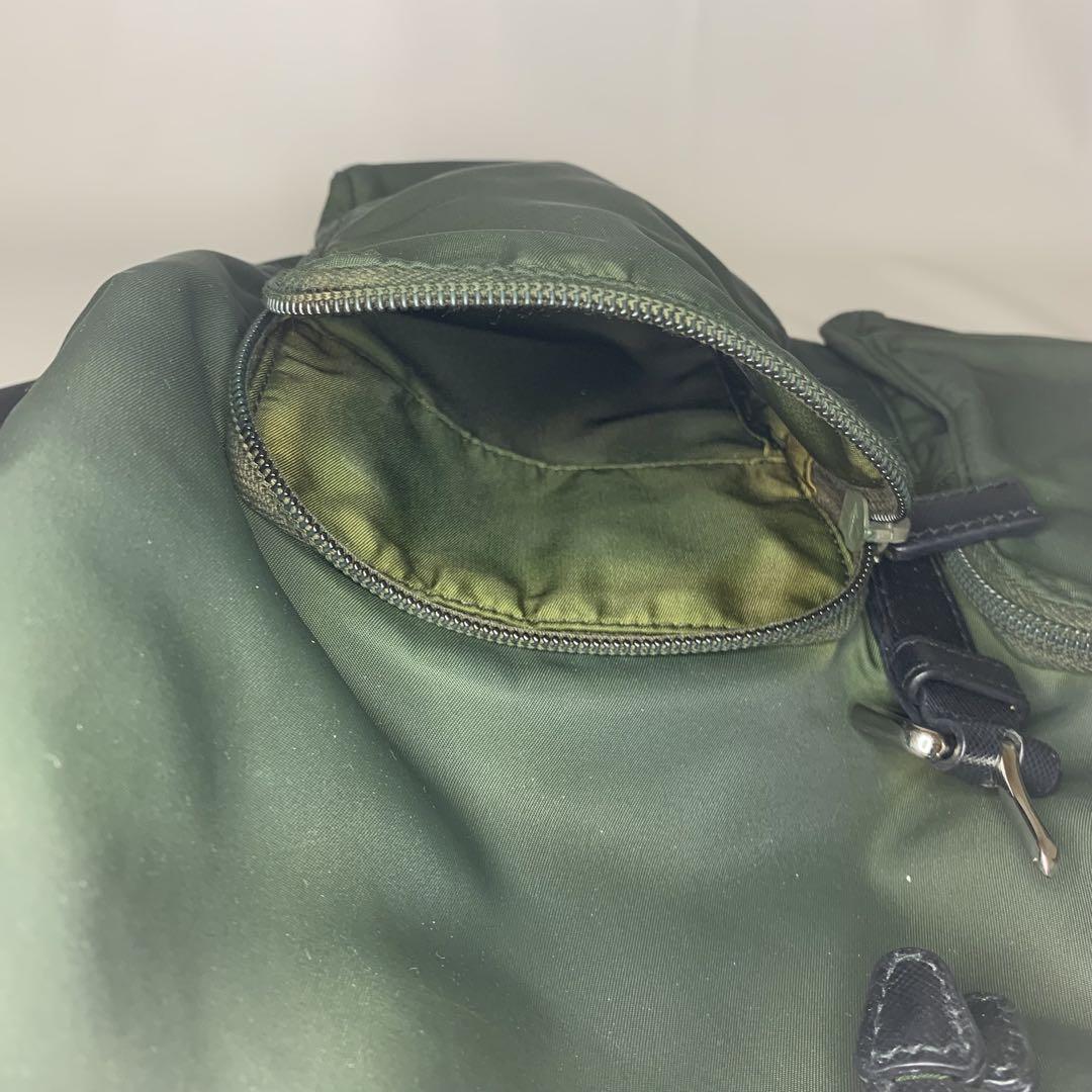 美品　PRADA　バックパック　三角ロゴ　ナイロン　カーキ
