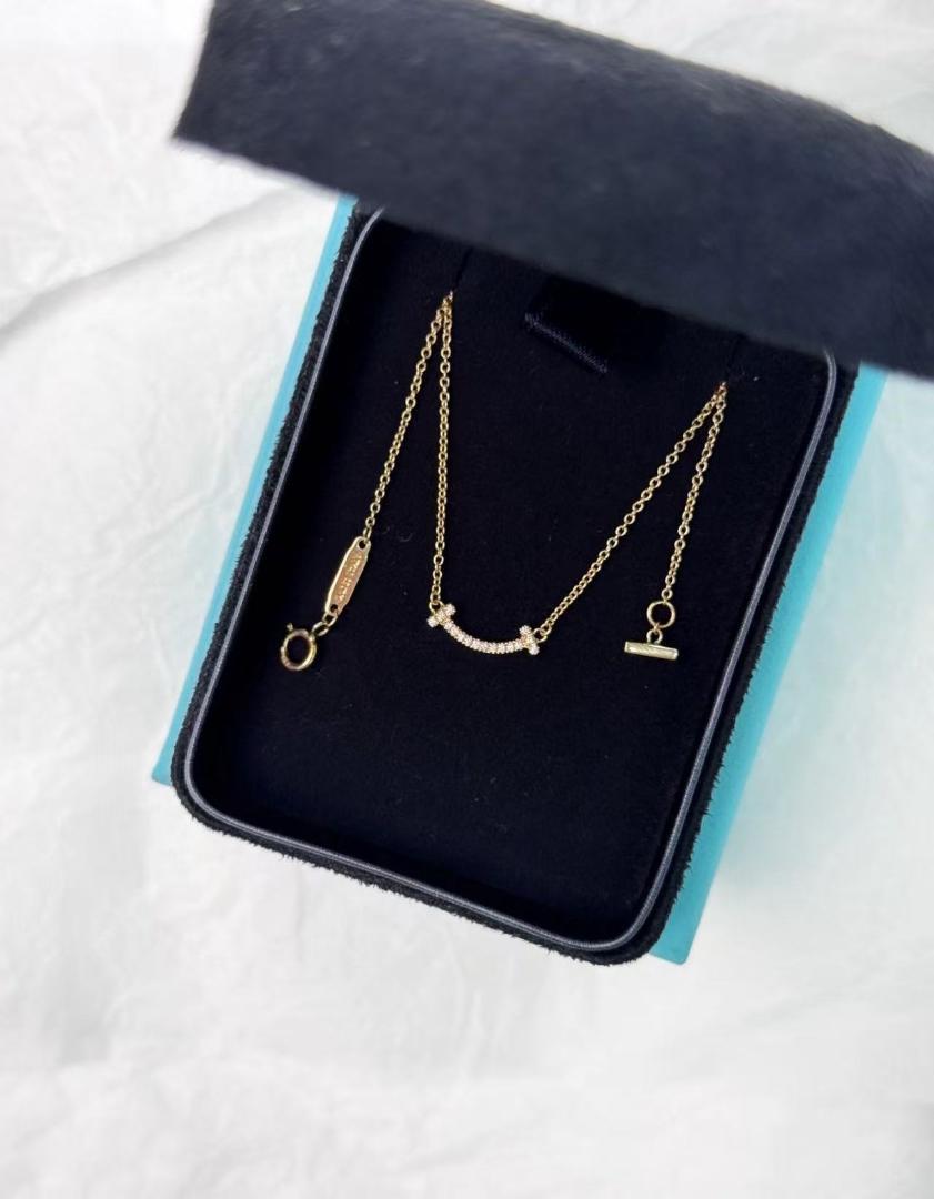 Tiffany & Co.スマイルローズゴールドネックレス