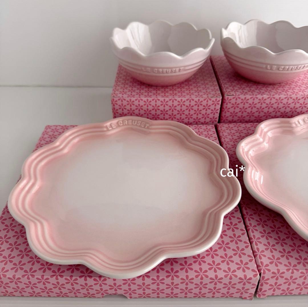 4点【新品】ルクルーゼ　フラワープレート　フリルボウル　シェルピンク