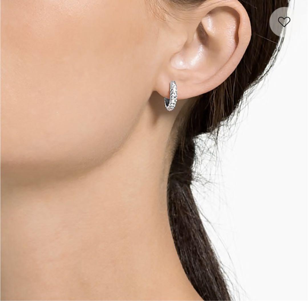 スワロフスキー ★Swarovski★スワロフスキーDexteraフープピアス