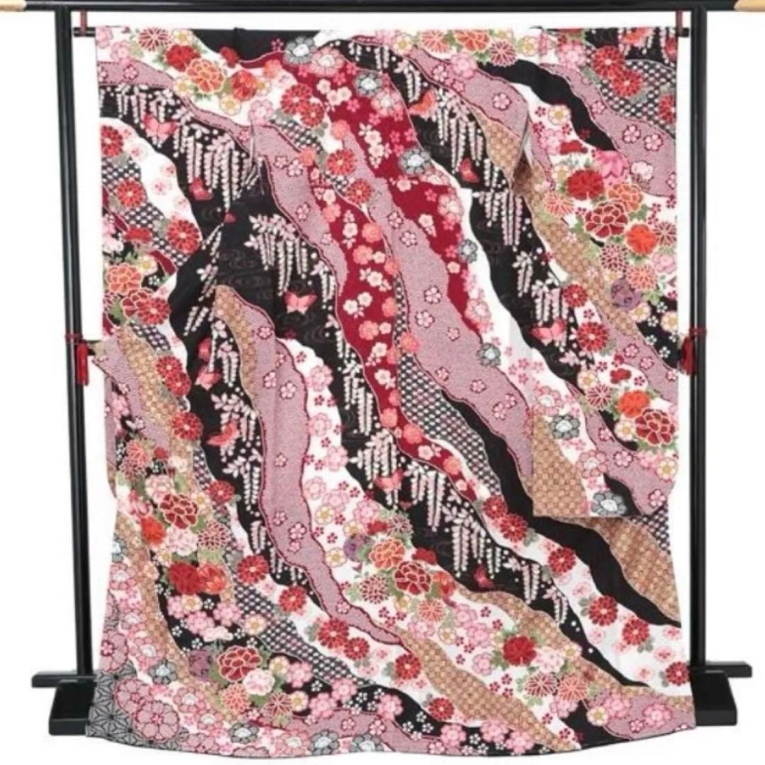 振袖 黒紫道長取りに蝶 牡丹 ひも目立った傷や汚れなし