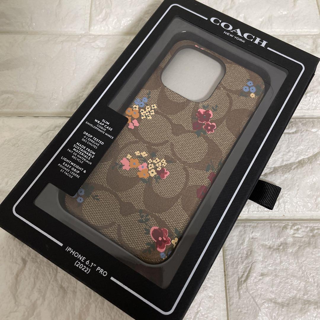 COACH iPhone14PROケース シグネチャー カーキ　かわいい花柄