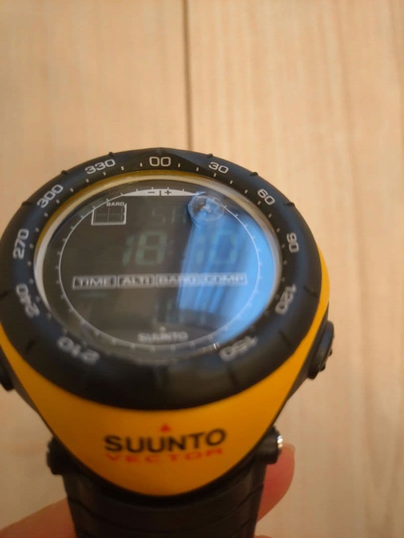 ベクター イエロー