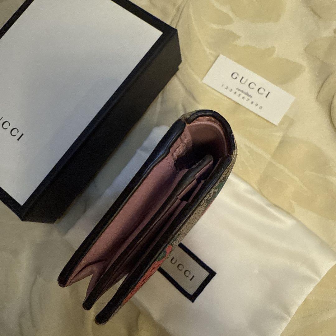 GUCCI イチゴ柄 二つ折り財布 - メルカリ