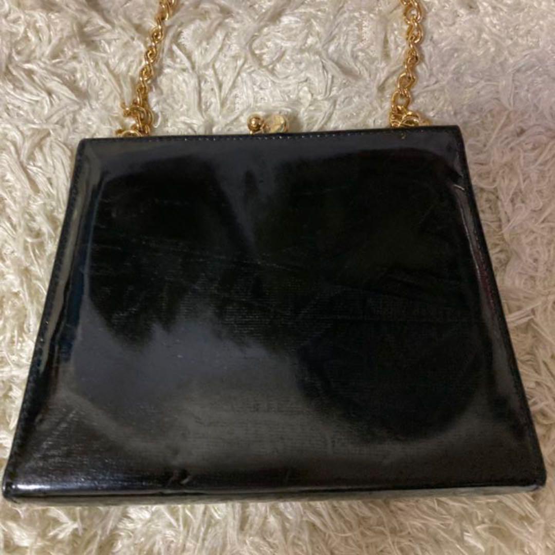 エナメル▧ フェラガモ チェーン がま口 ブラック 5u4UZ-m33248237515 ショルダーバック ヴァラリボン チェーン