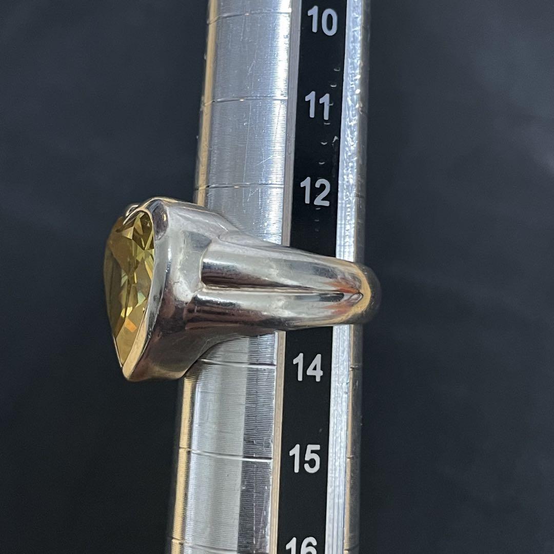 シルバーリング　大きなイエローストーン　ハートモチーフ925刻印13号から14号