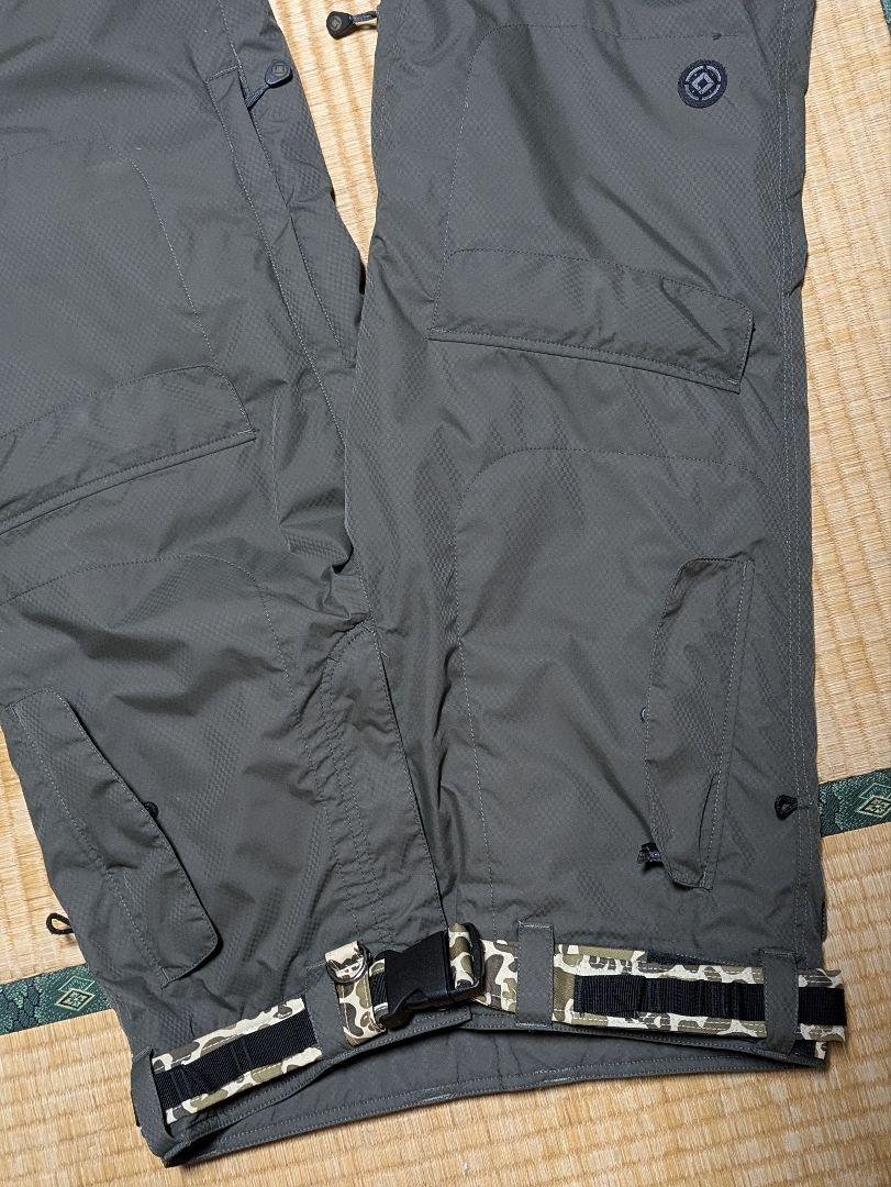 スノボパンツ　メンズ　カーキМ