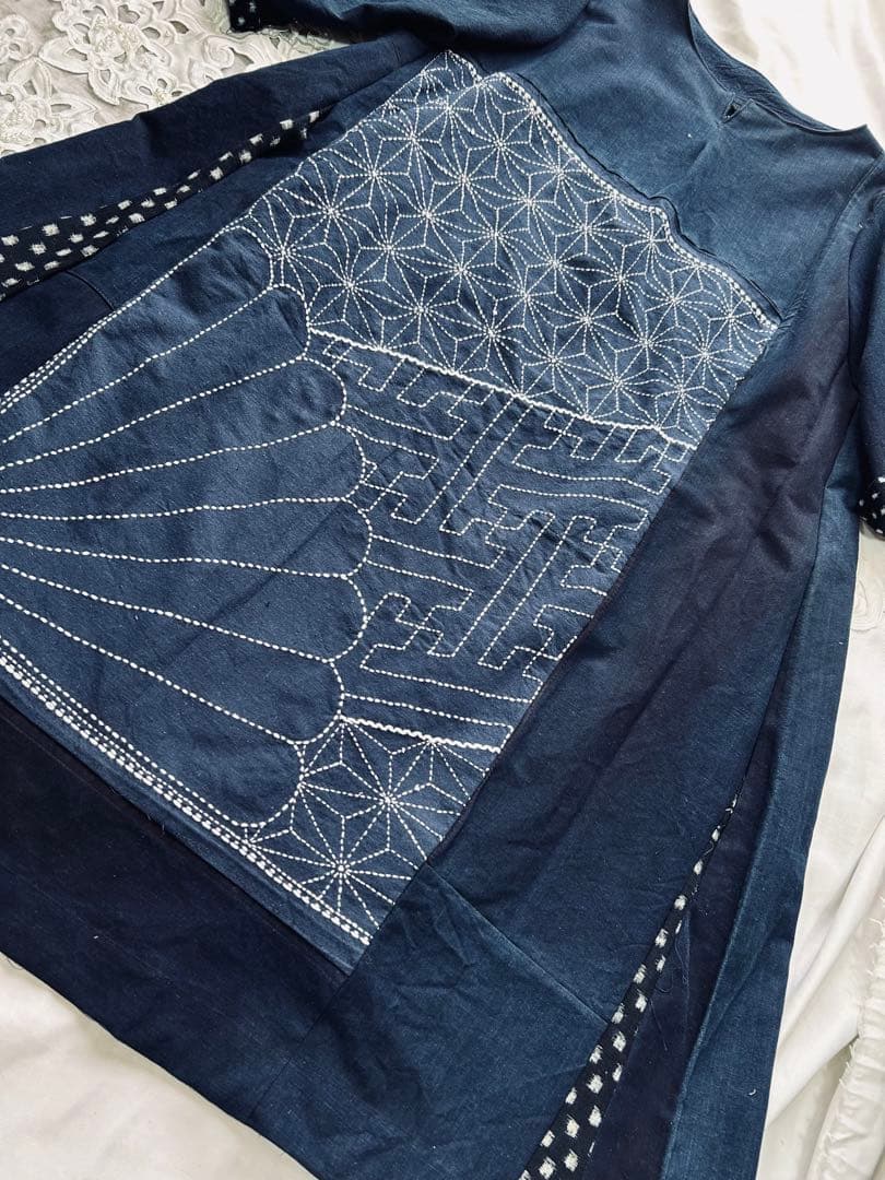 古布リメイク刺し子と藍染め木綿小雪絣のワンピース