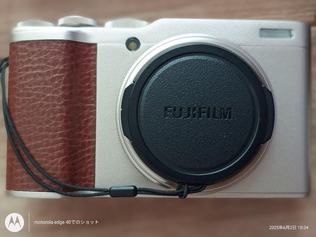 Fujifilm XF10 　本体と付属品　富士フイルム