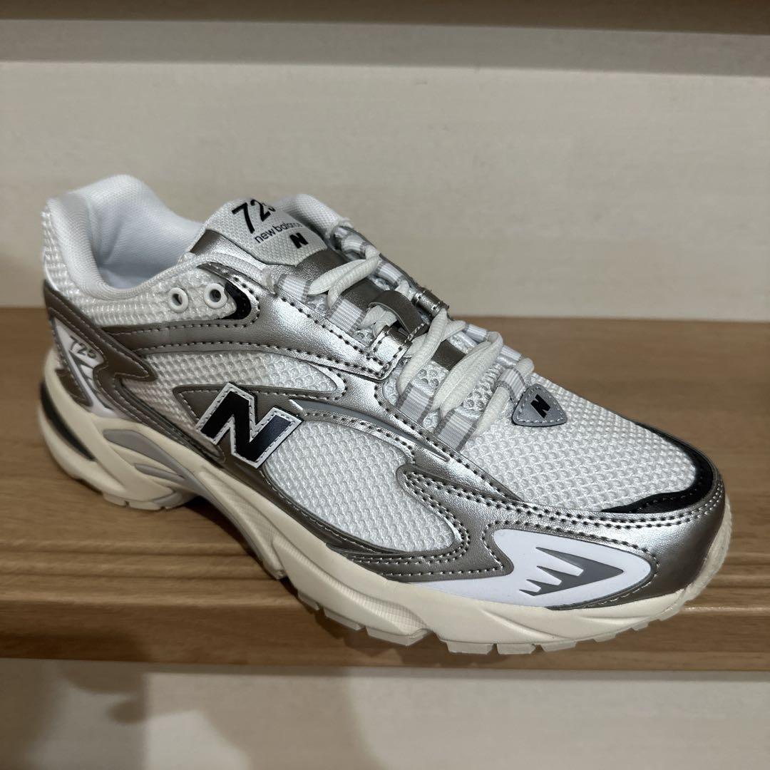 新品】 New Balance 725 シルバー/ホワイト スニーカー24 - メルカリ