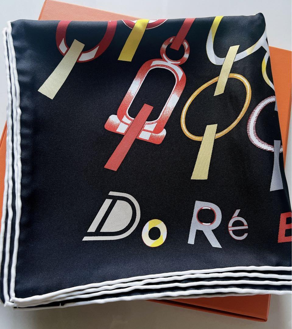 美品！HERMES エルメス　カレ 90  《ド・レ・バックル》 2023SS