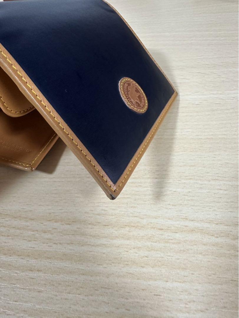 ハンティングワールド　三つ折り財布