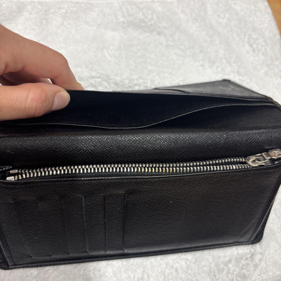 ルイヴィトン　エピ　黒　二つ折り財布