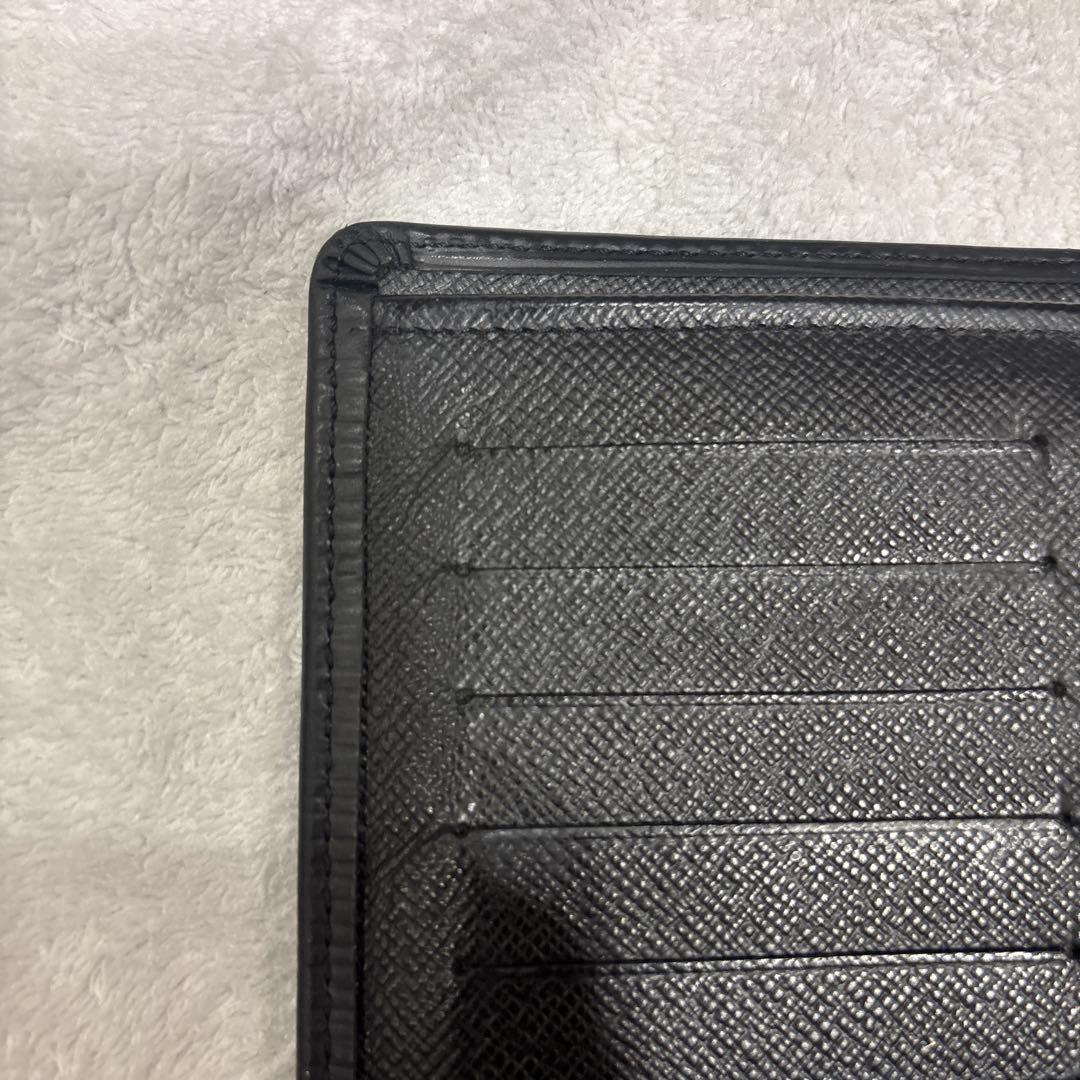 ルイヴィトン　エピ　黒　二つ折り財布