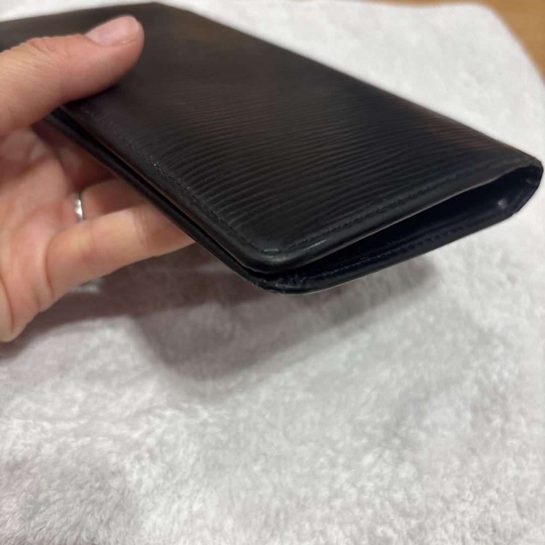 ルイヴィトン　エピ　黒　二つ折り財布