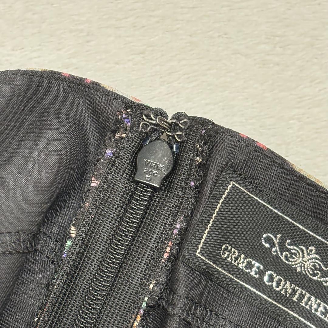 グレースコンチネンタル 膝丈ワンピース 豪華な刺繍柄プリント