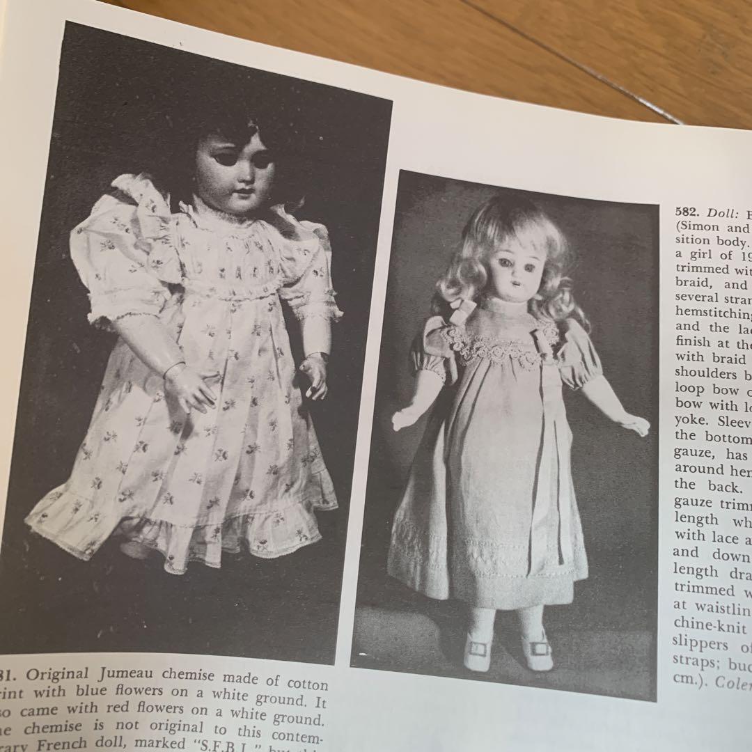 The collector‘s book of dolls'clothes