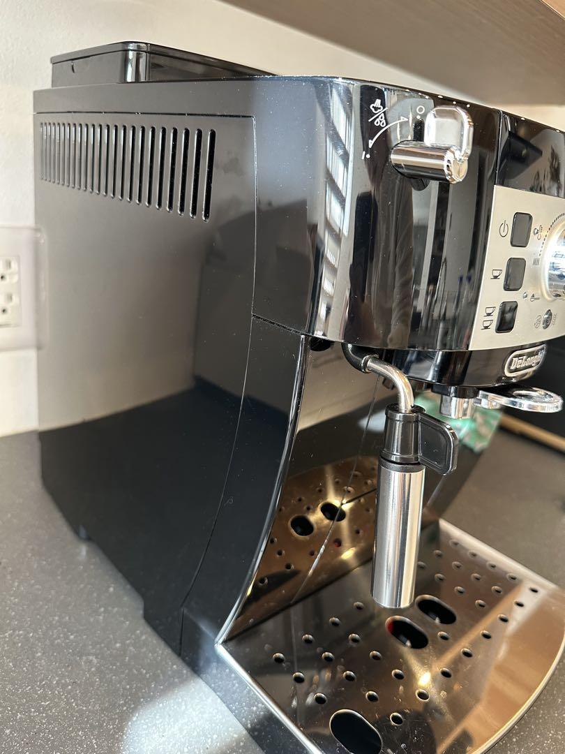 DeLonghi Magnifica S エスプレッソマシン 黒