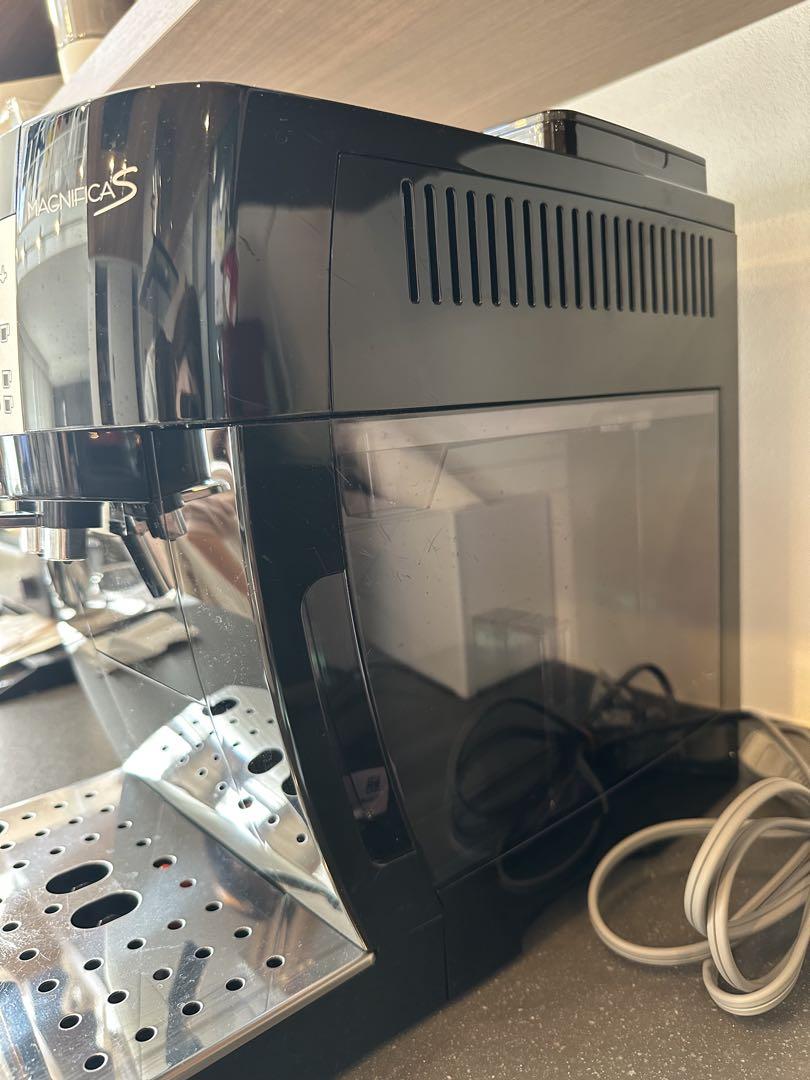 DeLonghi Magnifica S エスプレッソマシン 黒