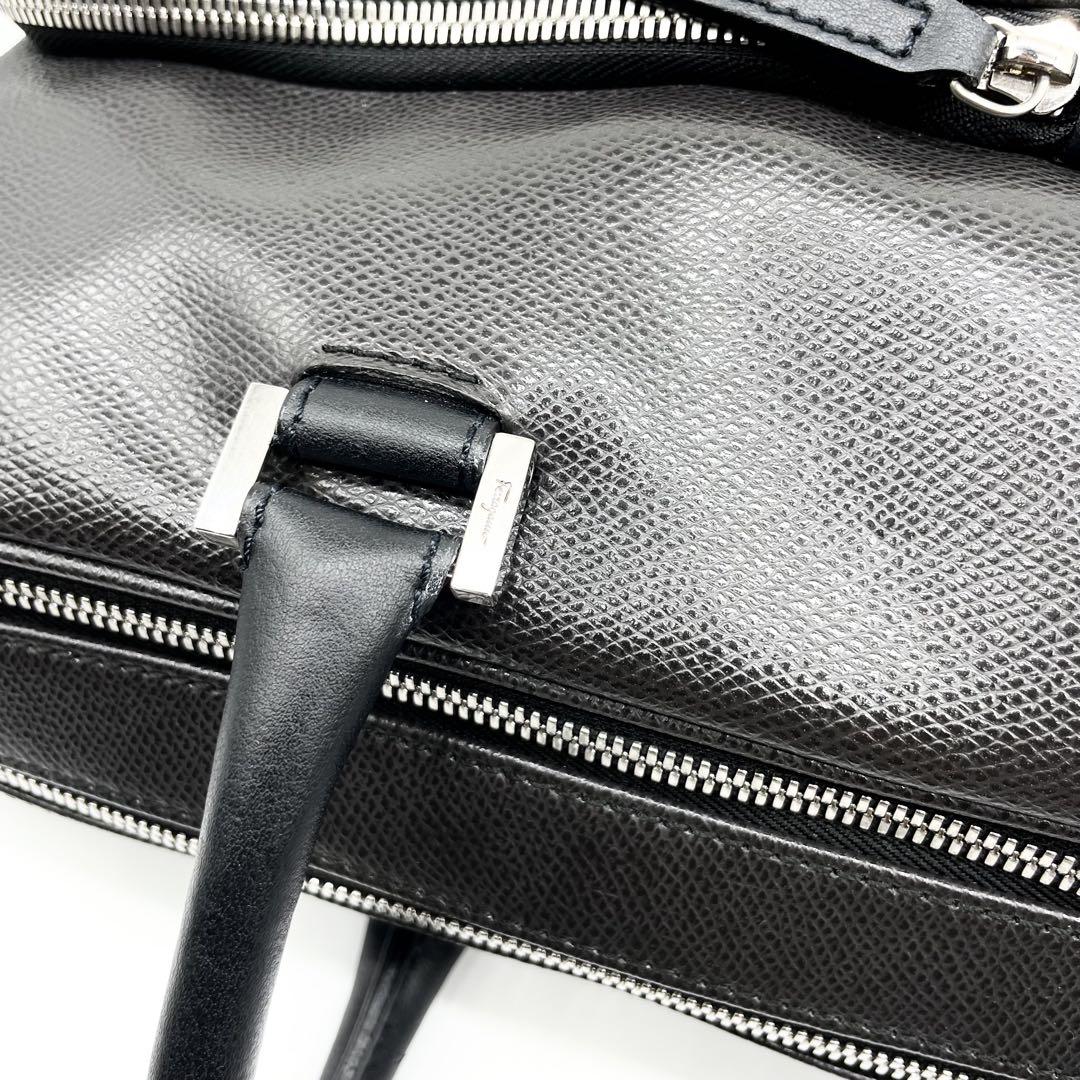 美品】フェラガモ 2WAY ビジネスバッグ レザー 濃灰 ロゴ